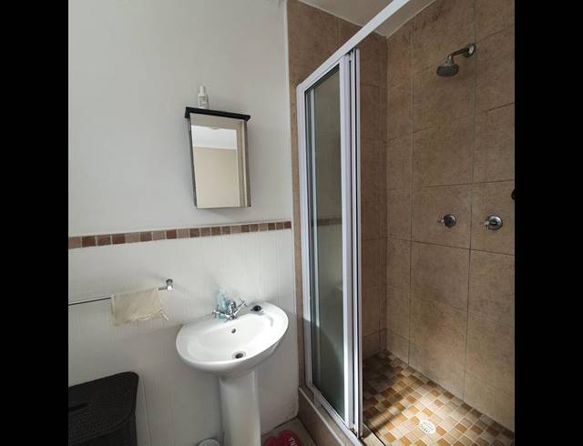 2 BEDROOM PROPERTY TO RENT IN WEST HILL